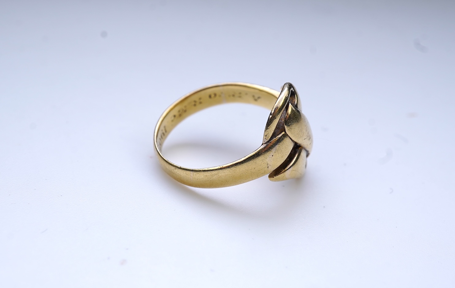 A rare Arts & Crafts gold ring, England, circa 1905